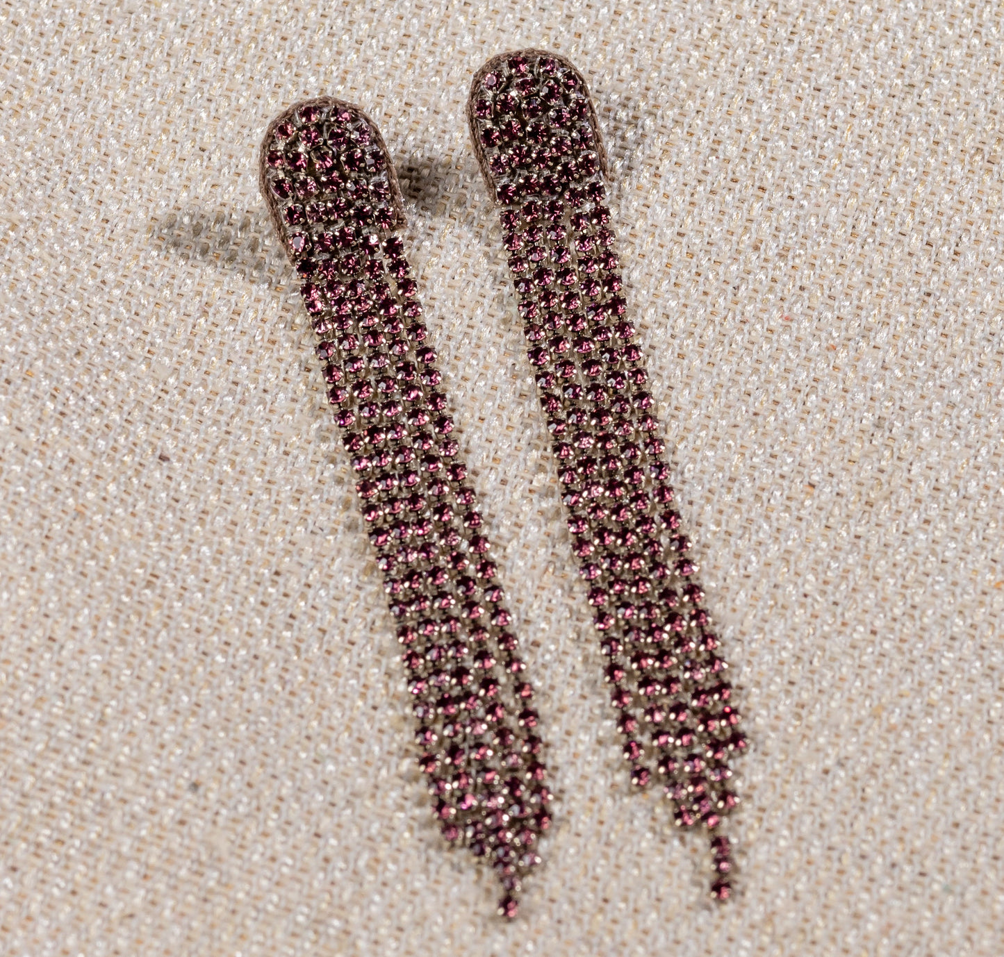 PLUM CHAIN SWING EARRING
