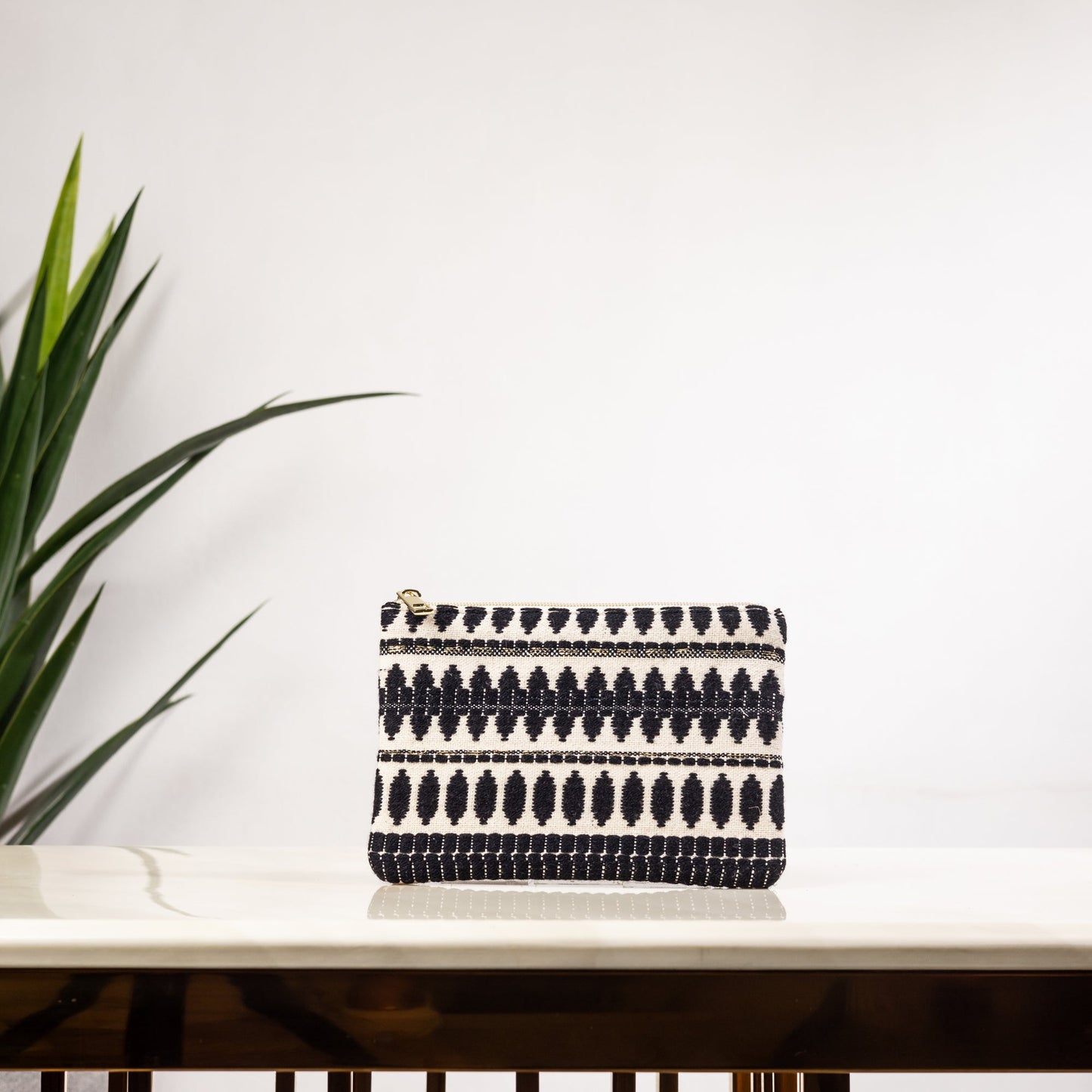 CHROMATIC ELEGANCE FLAT BAG POUCH