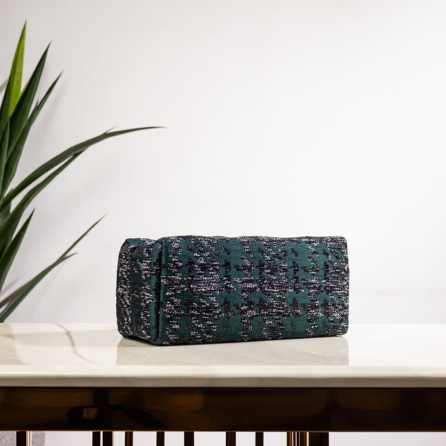 EMERALD ELEGANCE MAKEUP POUCH