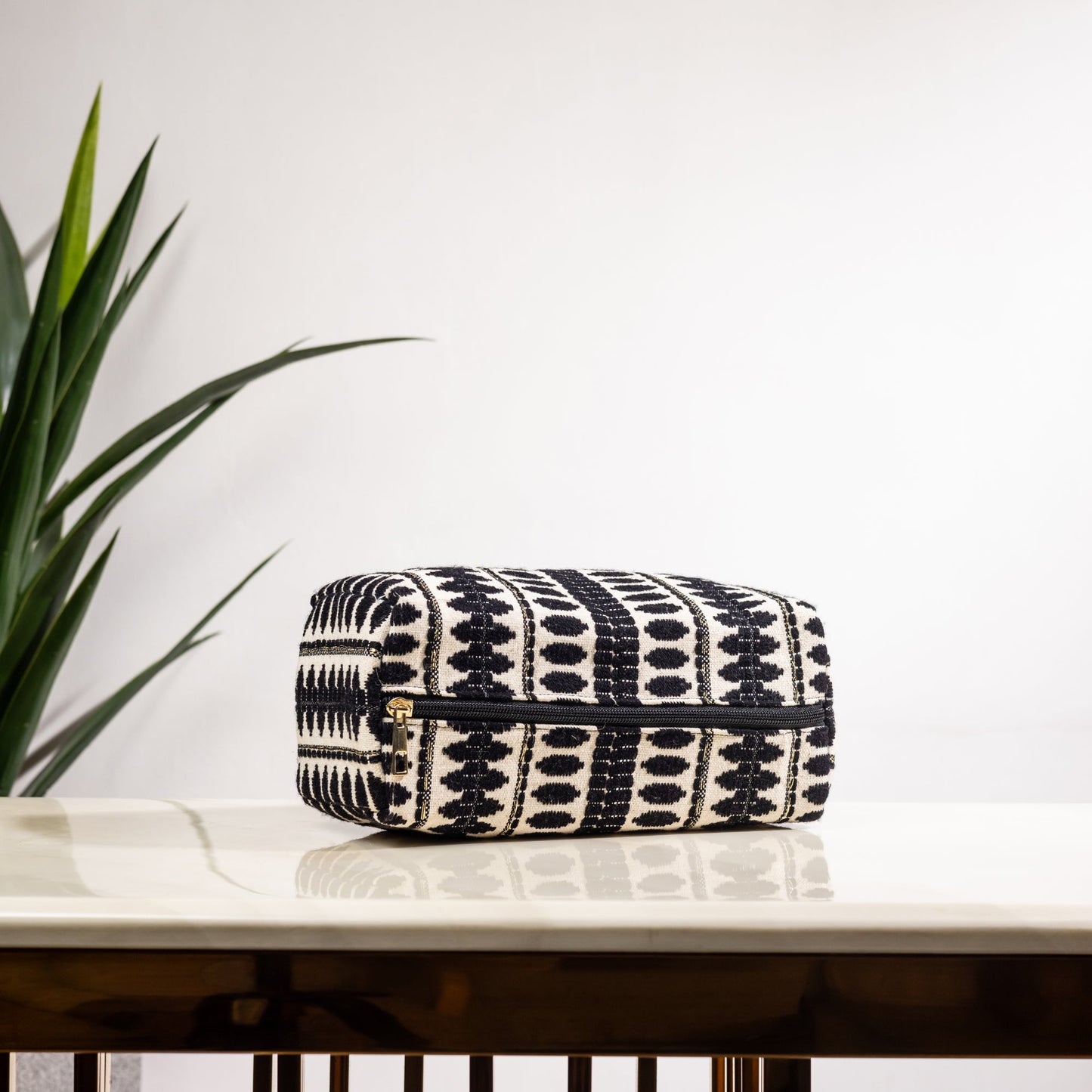 CHROMATIC ELEGANCE MAKEUP POUCH