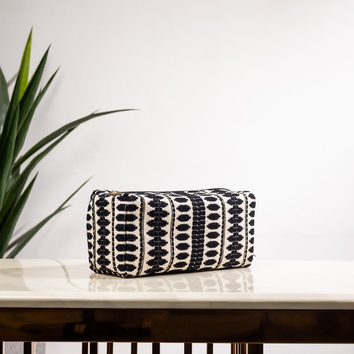 CHROMATIC ELEGANCE MAKEUP POUCH