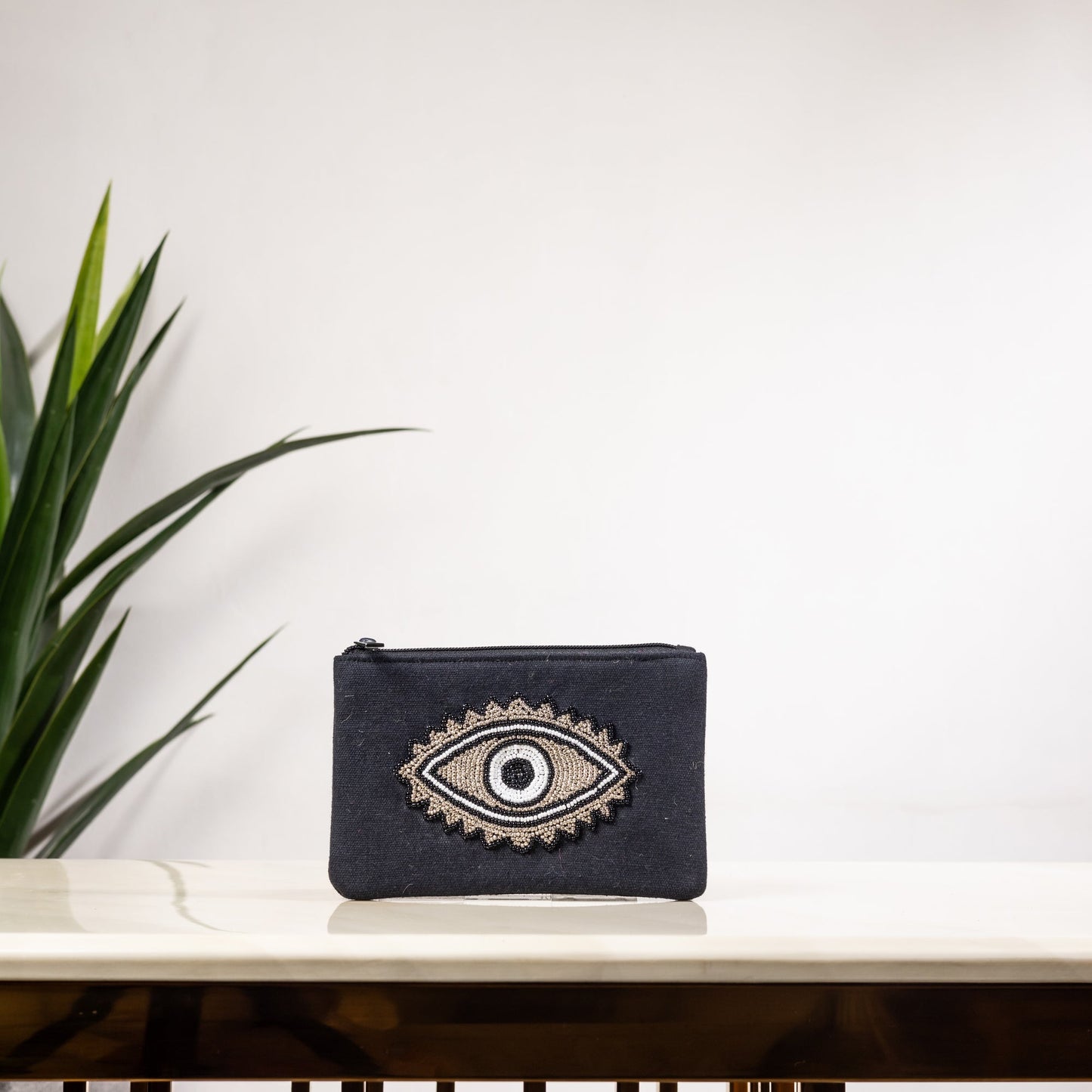 BLACK EYE FLAT BAG POUCH