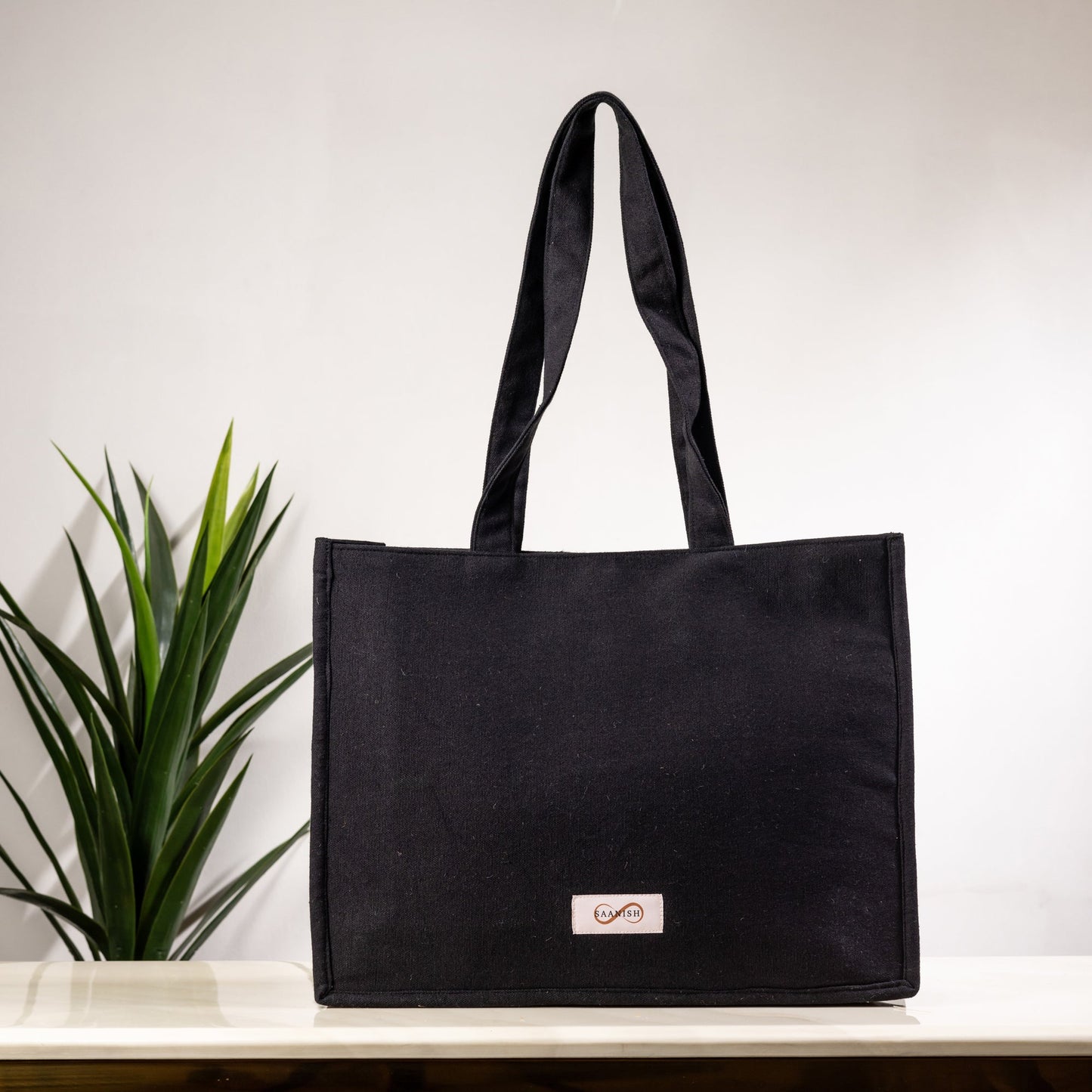 BLACK EYE OF LOVE TOTE BAG