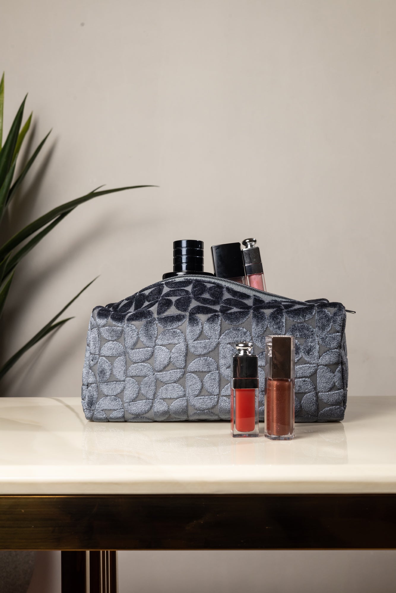 SMOKE MAKEUP POUCH