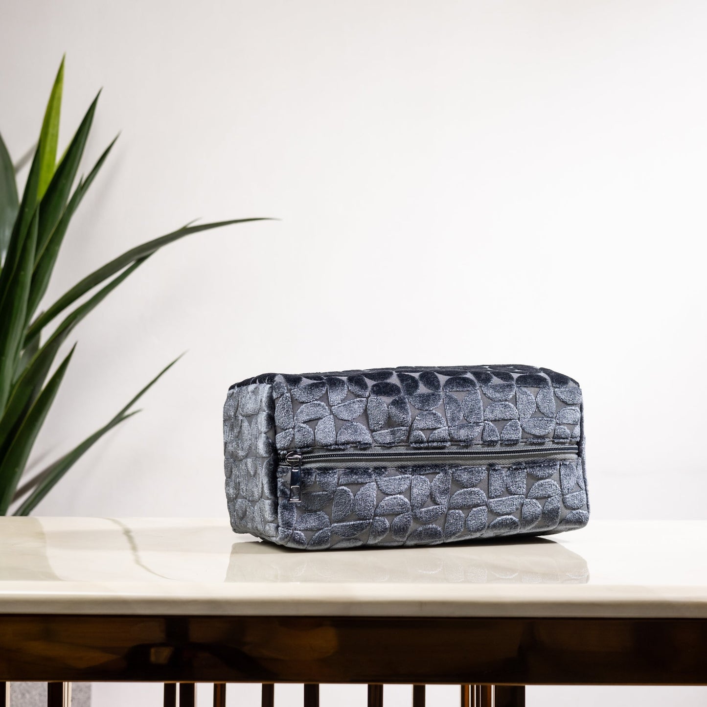 SMOKE MAKEUP POUCH