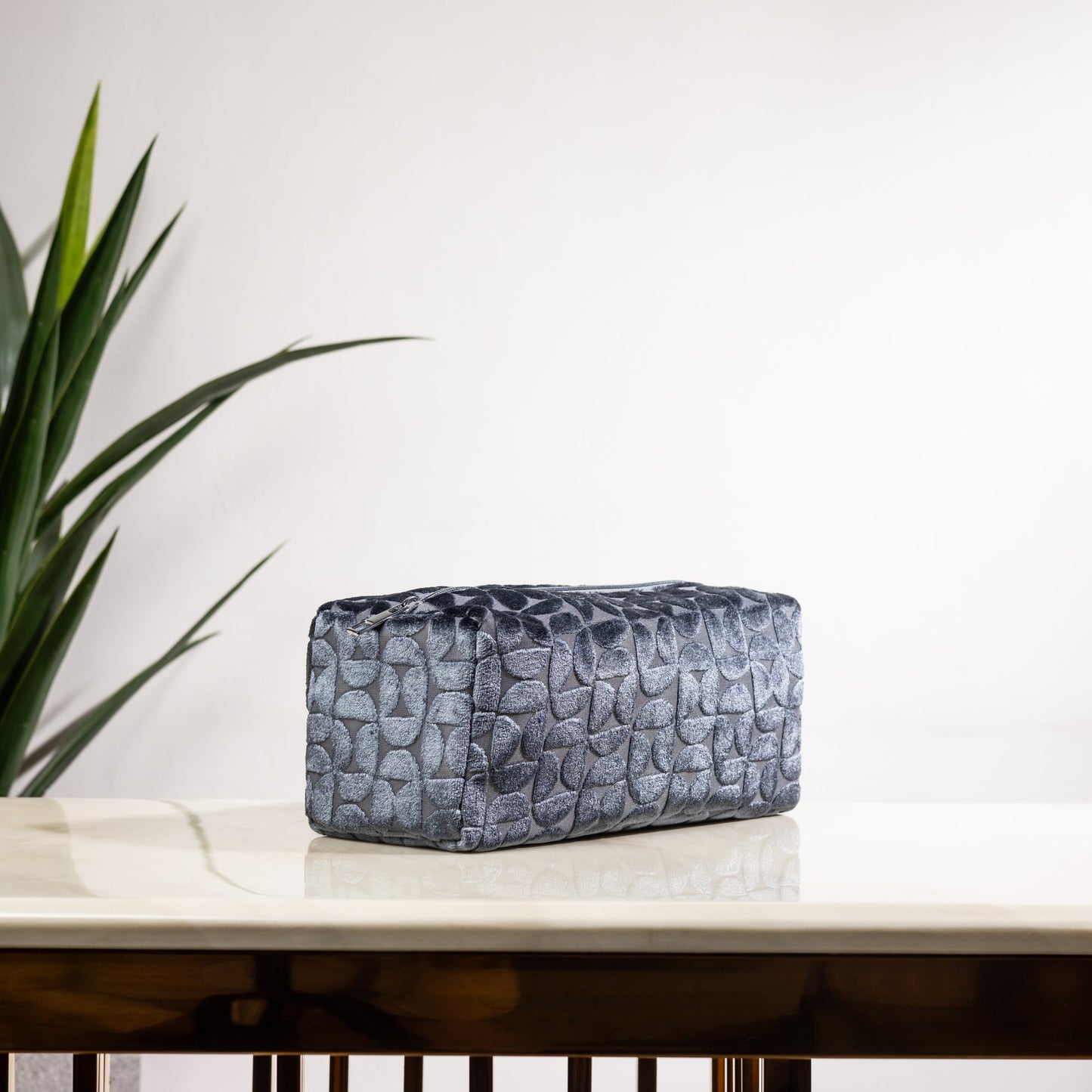 SMOKE MAKEUP POUCH