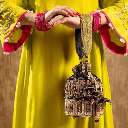 NOOR-E-SIYAAH